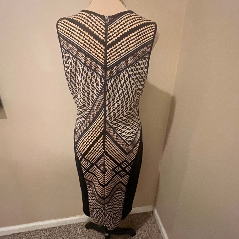 Bar III Elegant Black and Gold Geometric Bodycon Midi, size Large - Picture 2 of 4